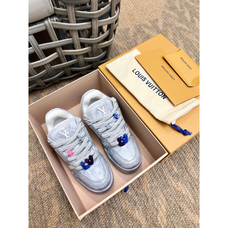 l**is V*t*n sneakers